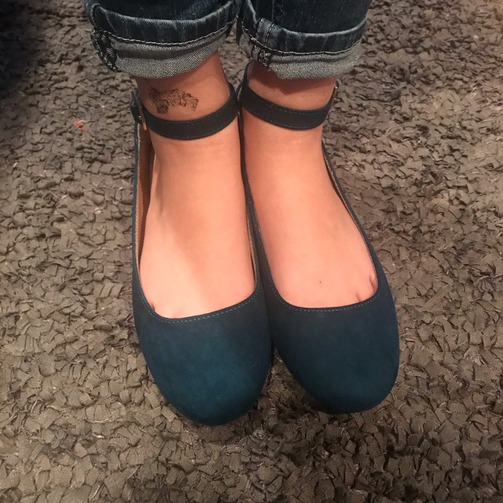 American Eagle ballet flats